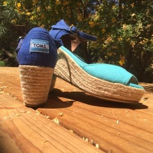 EUC Toms jute wedges - navy / turquoise
